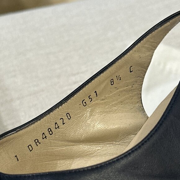 Vintage Salvatore Ferragamo Navy Bow Slingback Heels – Size 8.5C - Picture 14 of 15